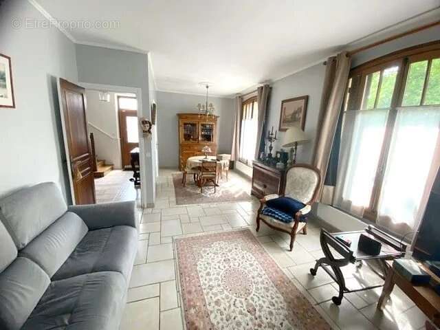 Maison à SAINTE-GENEVIEVE-DES-BOIS