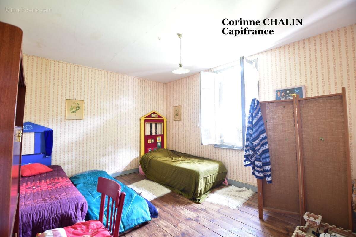 Maison à vendre 4 pièces sur 537m2 de terrain MONTCOMBROUX LES MINES (03) - photo 4