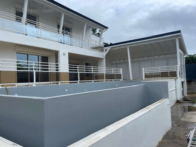 Maison à LES ABYMES