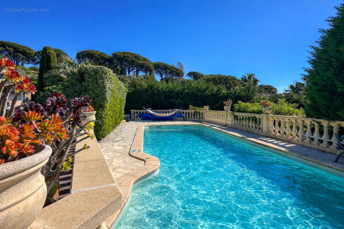 Villa avec piscine garage car port joli jardin paysagé, à pieds des plages de sainte-maxime la nartelle - photo 15