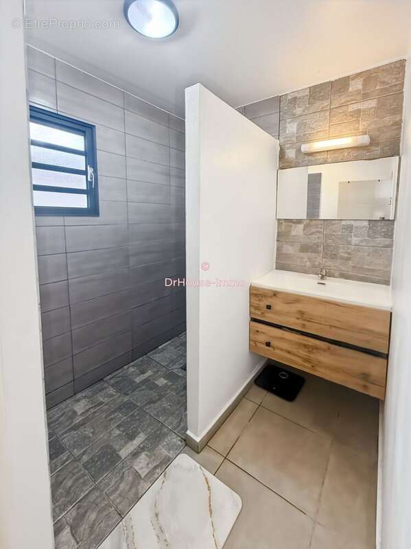 Maison 93 m² à Le Tampon  - photo 5