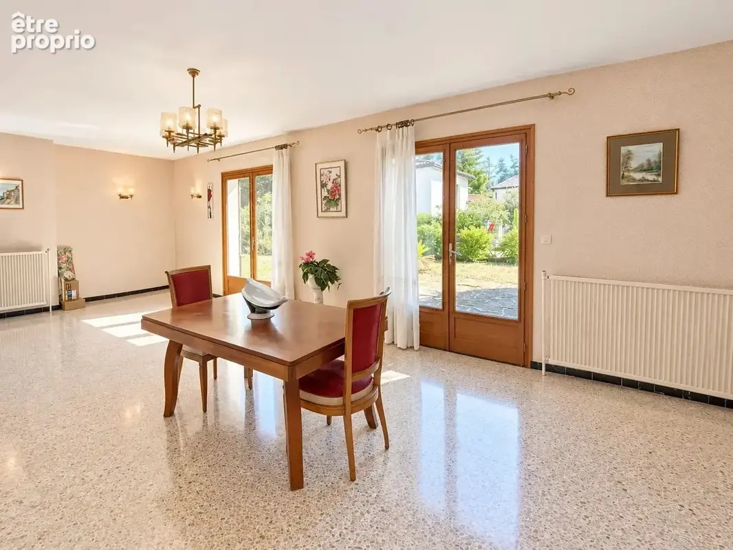 Maison familiale sur sous sol complet - 8 pièces – 189 m² - photo 2