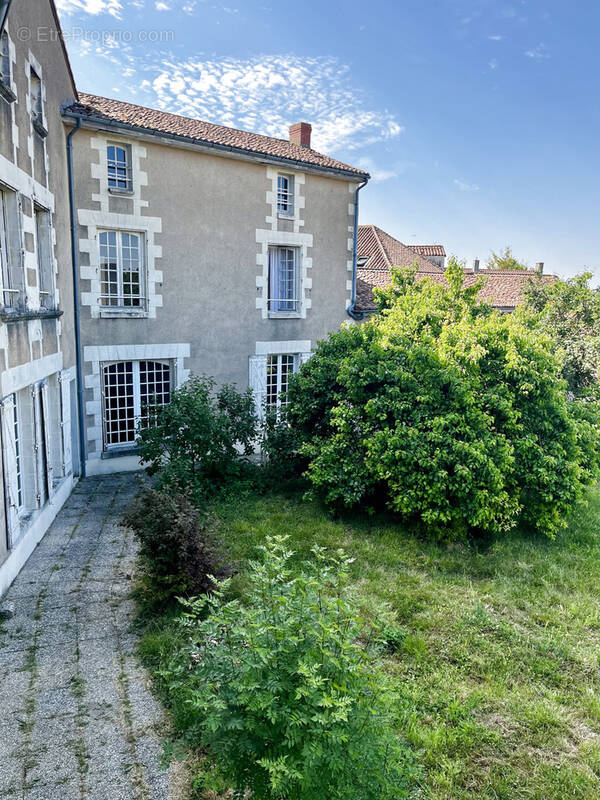Maison à MIREBEAU