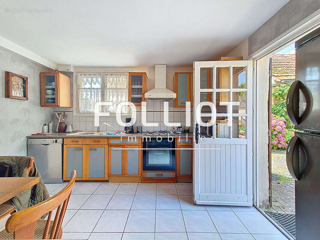 Maison à SAINTE-CROIX-GRAND-TONNE