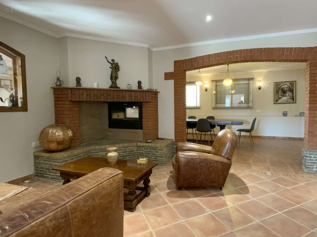 Propriété de 380 m2 avec vue panoramique sur les montagnes. - photo 19