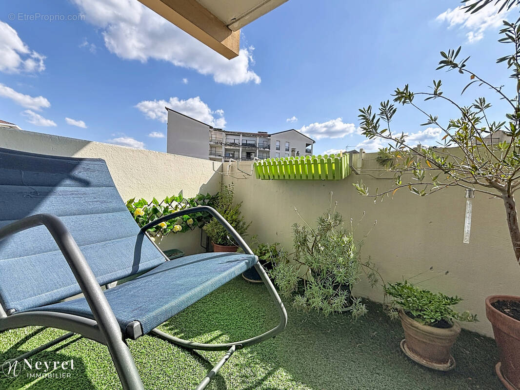 OULLINS - Appartement T4 de 88,26 m2 avec balcon, ascenseur, cave et parking   À 3 minutes du centre-ville et - photo 2