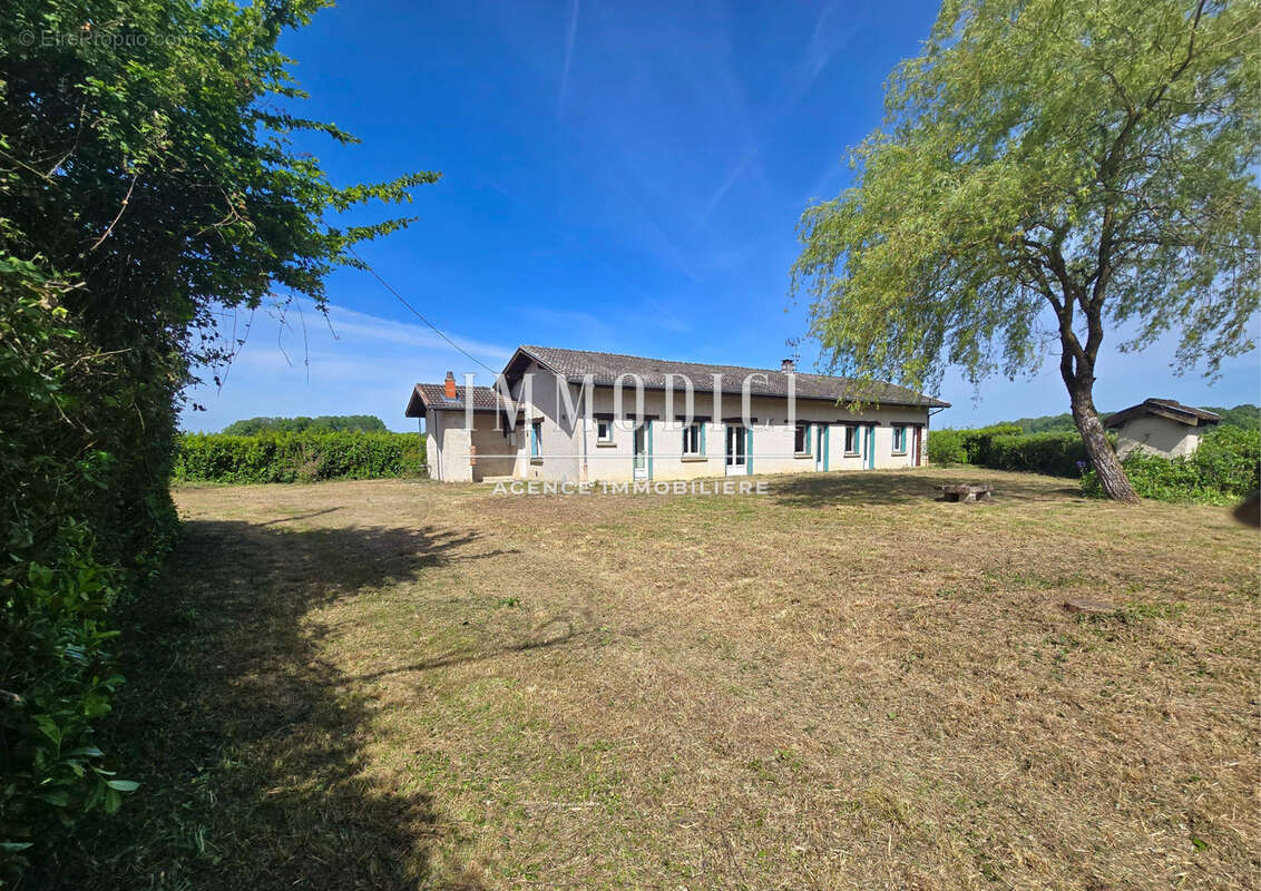 Maison à SAINT-TRIVIER-DE-COURTES
