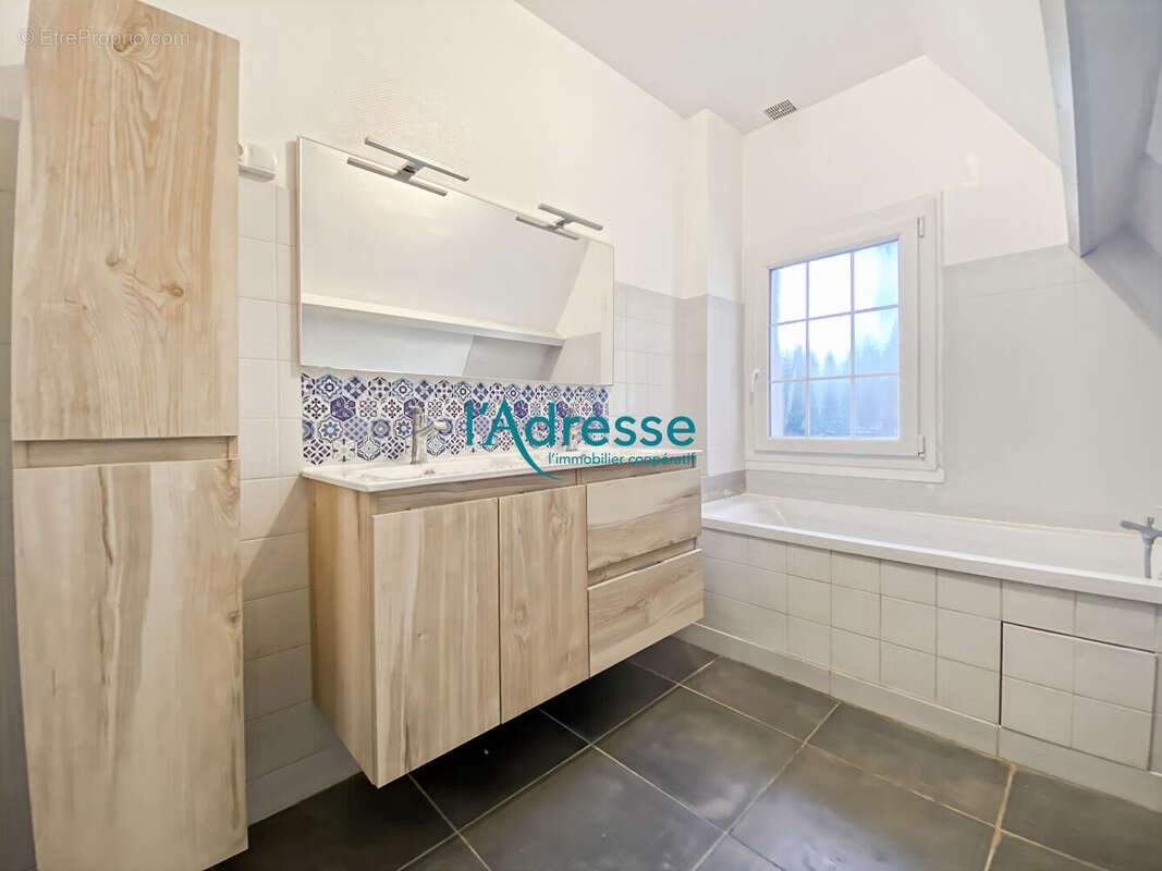 Maison à OINVILLE-SUR-MONTCIENT