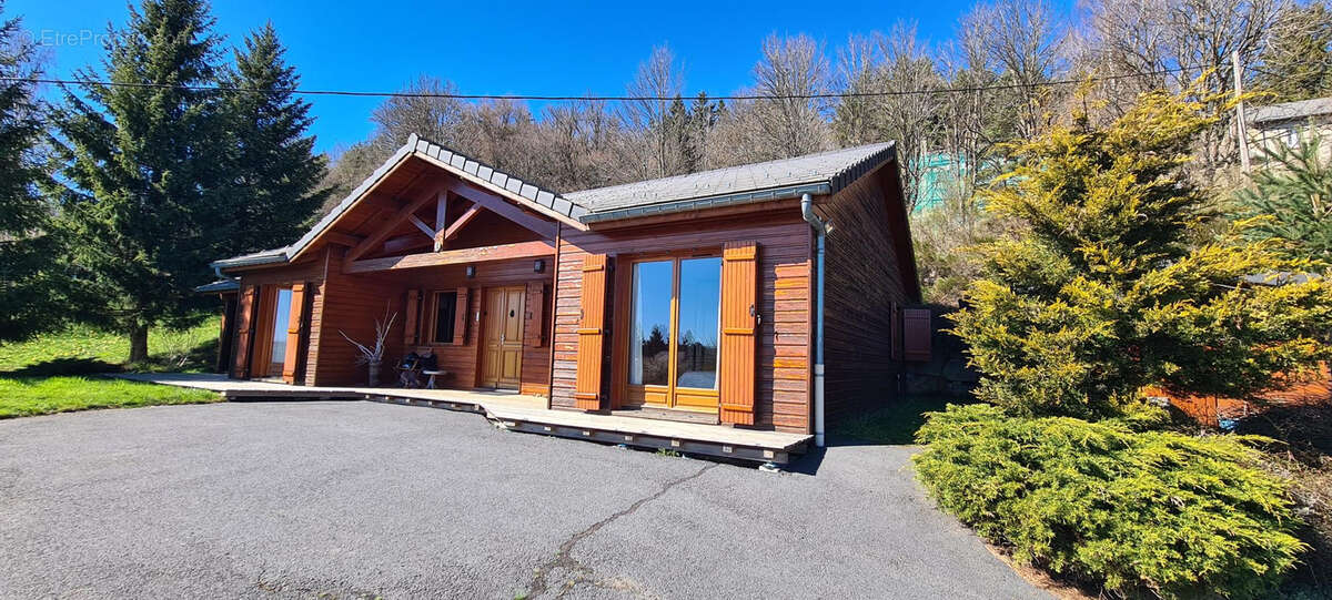 Maison à LE CHAMBON-SUR-LIGNON