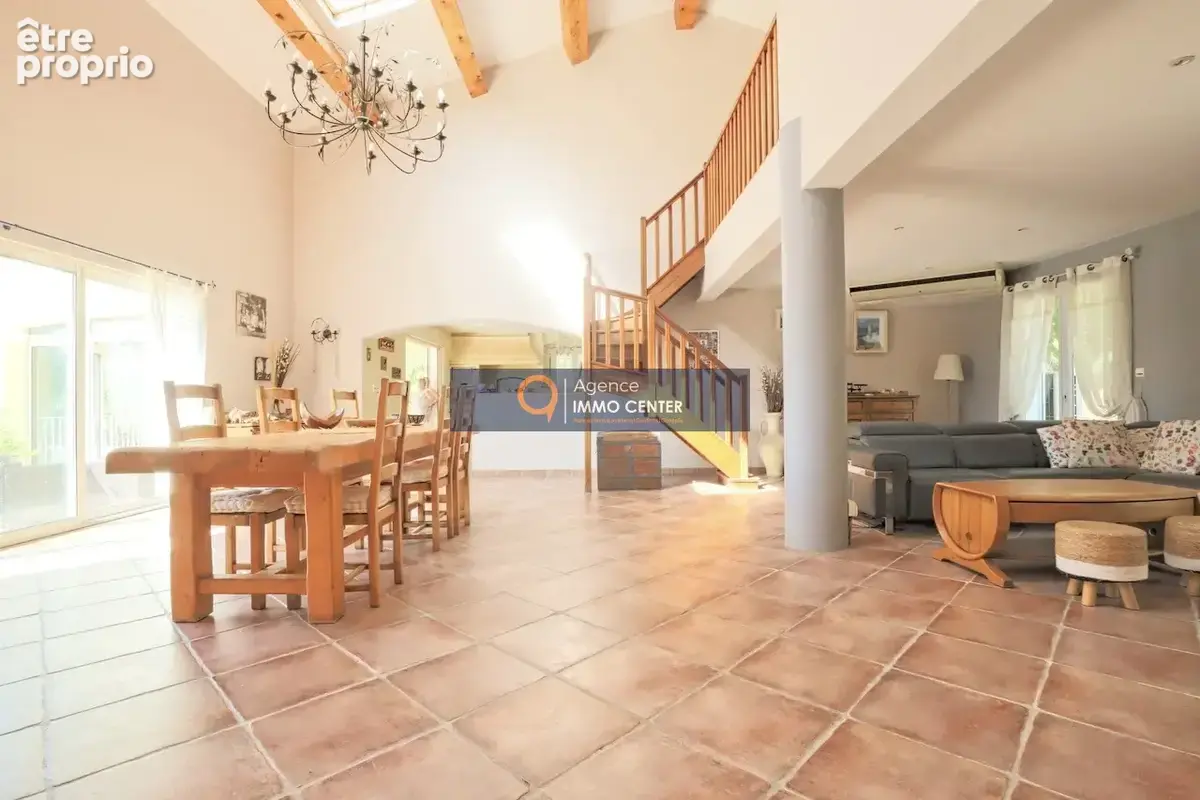 Cuers   propriété familiale avec piscine, garage et dépendance - photo 8