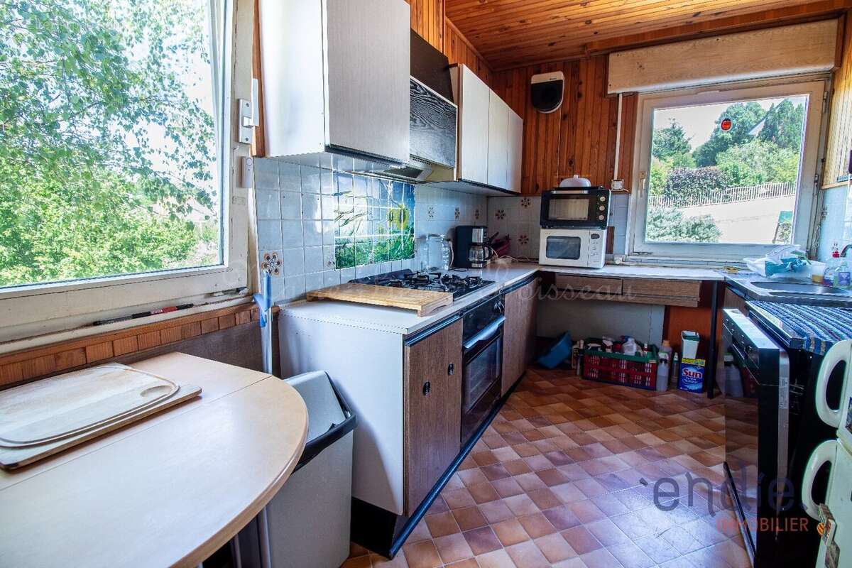 Bèze - Une maison familiale de 141,43 m² avec vue, terrain et âme de village - photo 5