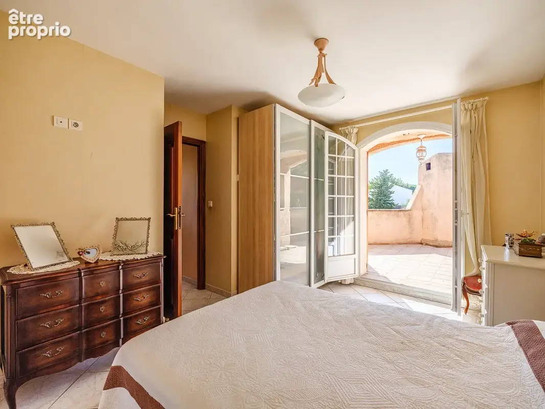 600m de l'eglise de Mazargues, MAISON 190m2 6 chambres, PISCINE et GARAGE, au CALME absolu - photo 12