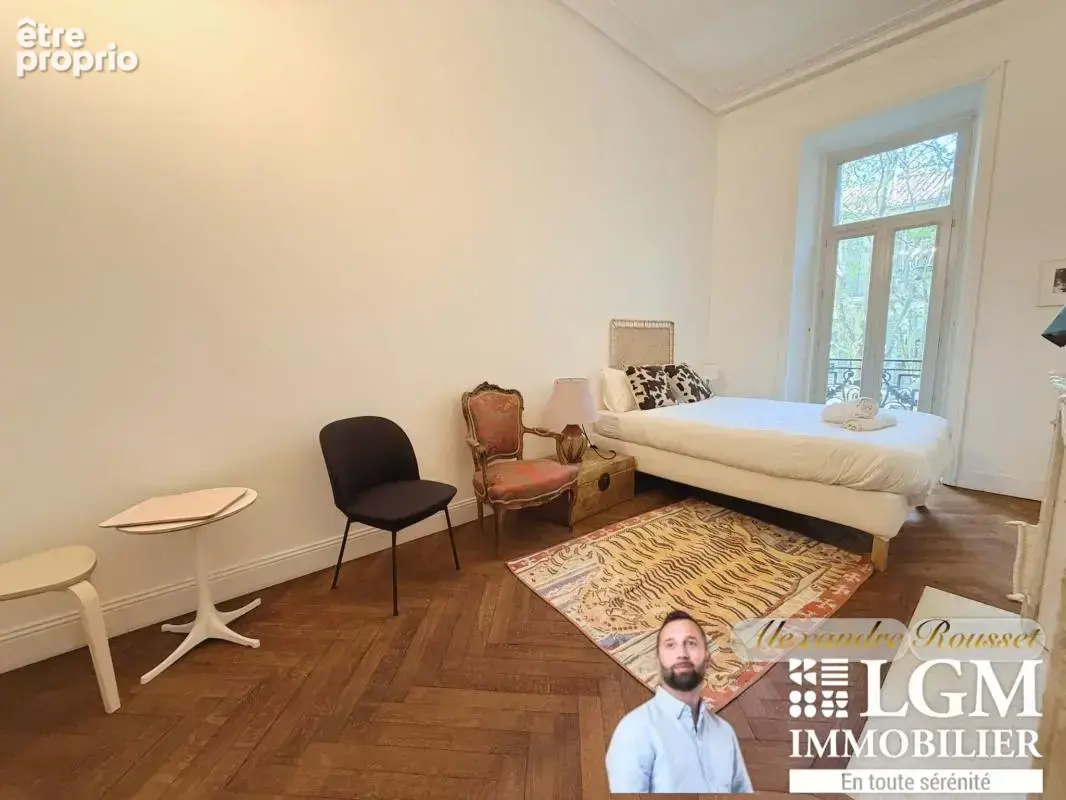  Appartement de caractère de 115 m² avec terrasse – Au cœur du centre historique de Nîmes - photo 8