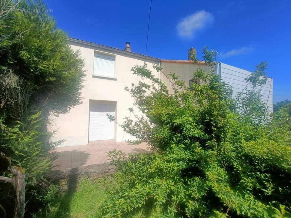 Maison à SAINT-LAURENT-SUR-SEVRE