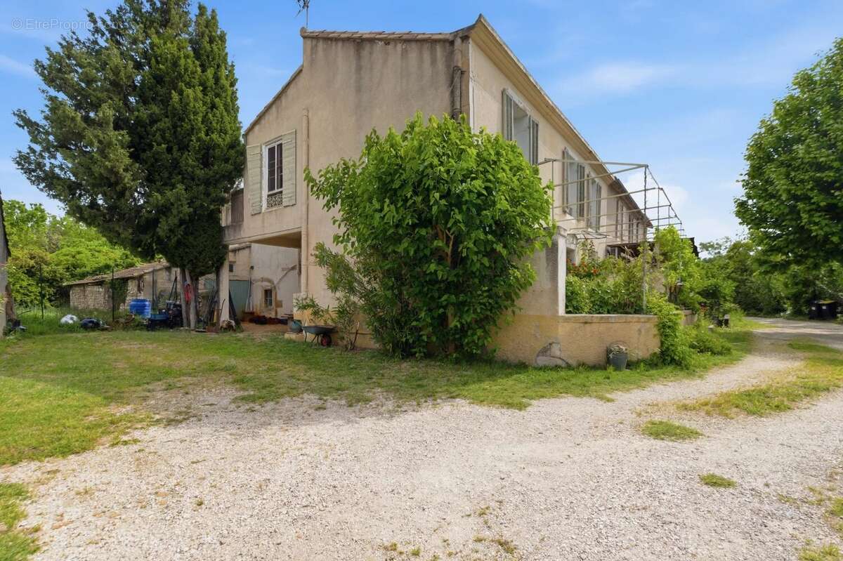Maison à MOURIES