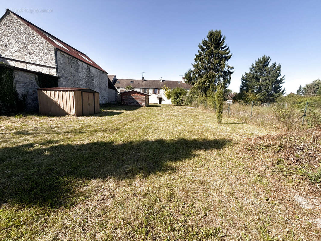 Maison à THIERS-SUR-THEVE