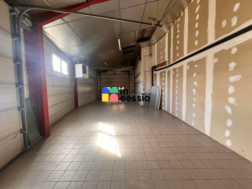 Belle opportunité : Superbe surface commerciale au coeur de la - photo 16