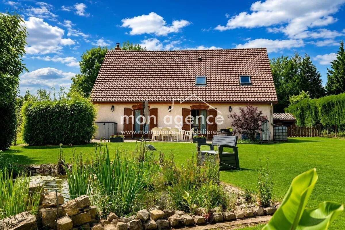 Sainte-Croix-sur-Buchy – Maison familiale de 133 m² sur un terrain de près de 2 000 m² - photo 3