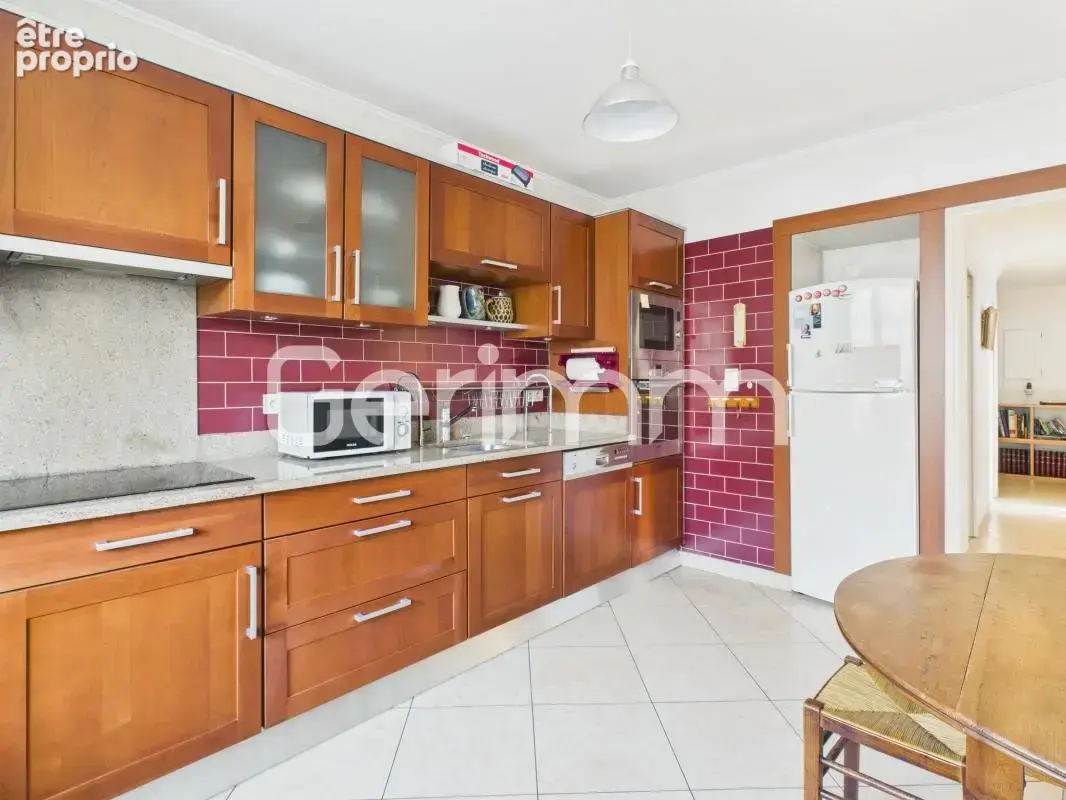 Vente - Appartement - 3 pièces + cuisine - 75 m² - 215 000 € - - photo 16