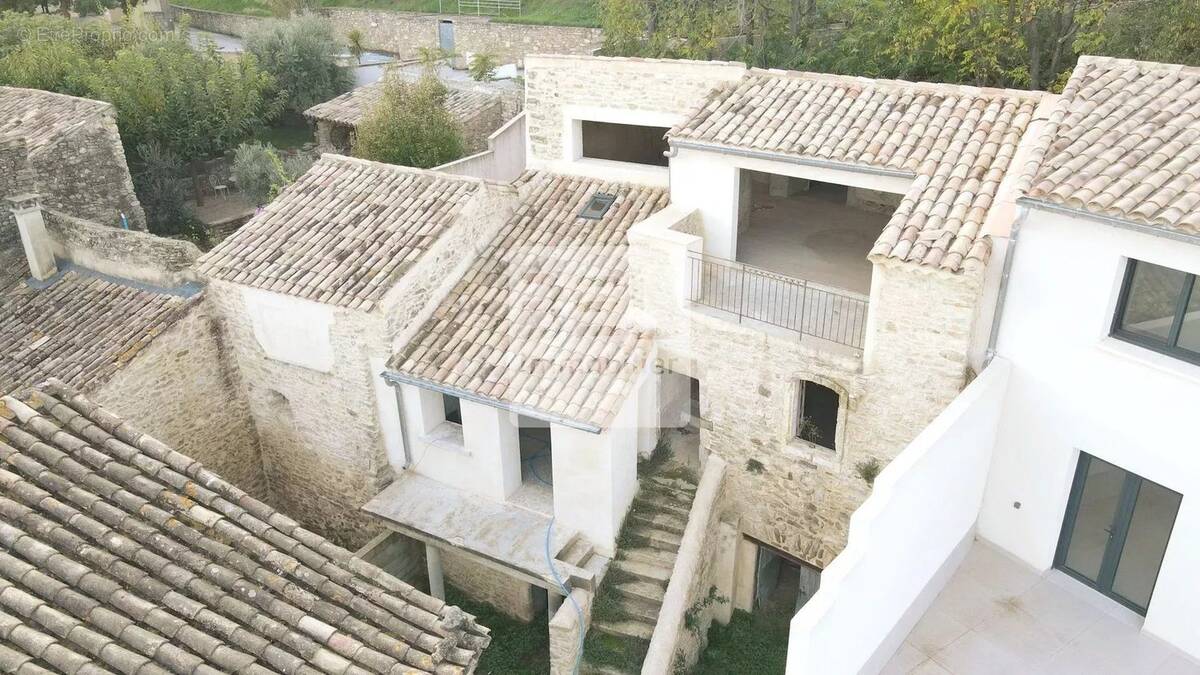 Maison à LAUDUN-L&#039;ARDOISE