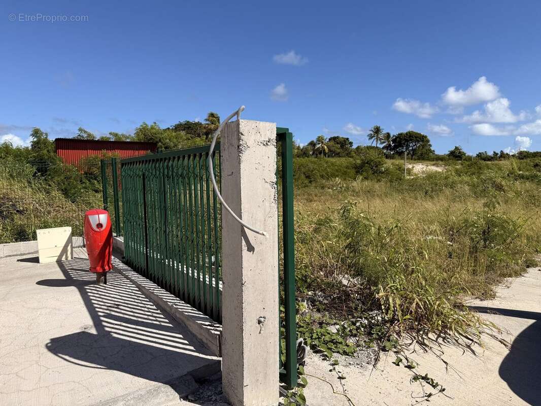 Terrain à PETIT-CANAL