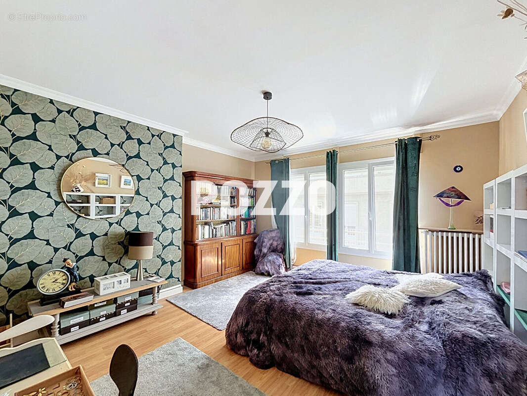 A vendre appartement de 6 pieces (152.80 m2) a vire-normandie (14) avec garage - photo 3
