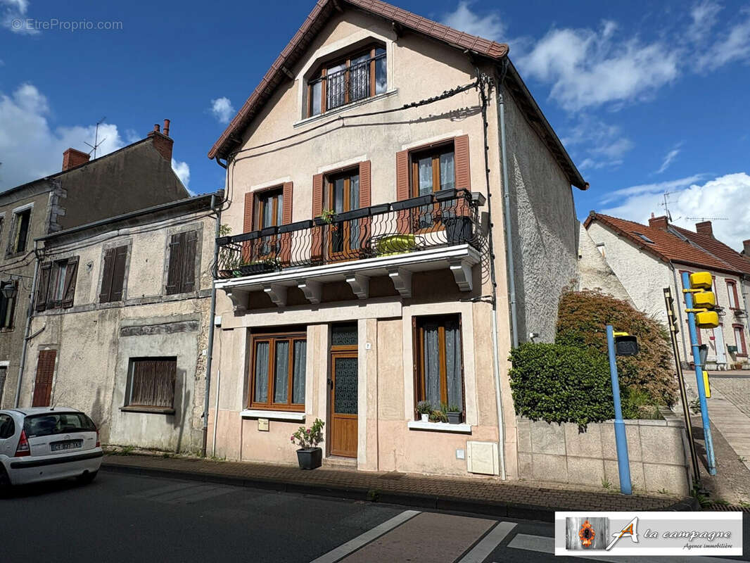 Maison à MONTAIGUT