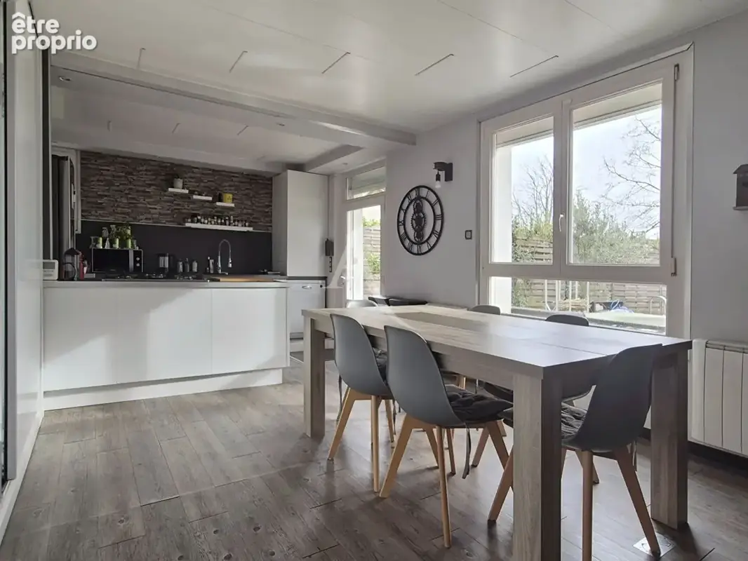 GRADIGNAN - Belle maison familiale avec piscine et garage - photo 3