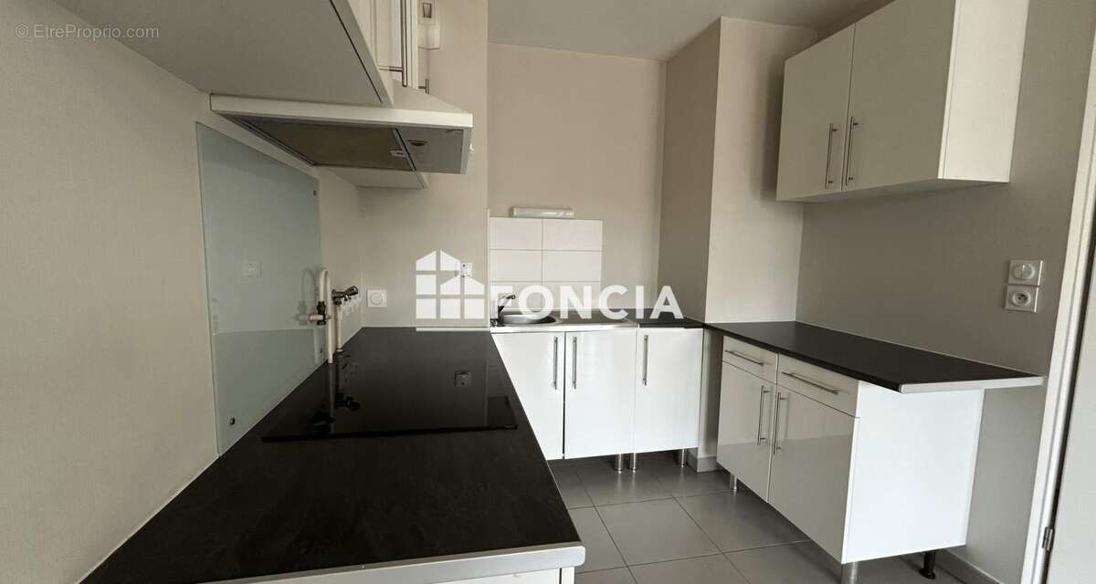 Superbe appartement, avec terrasse, une place de stationnement, proche des commodités, gare à proximité - photo 2