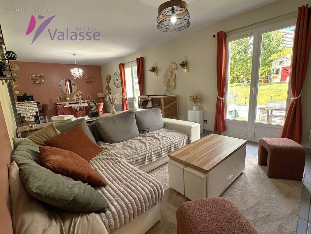 Maison à GRUCHET-LE-VALASSE