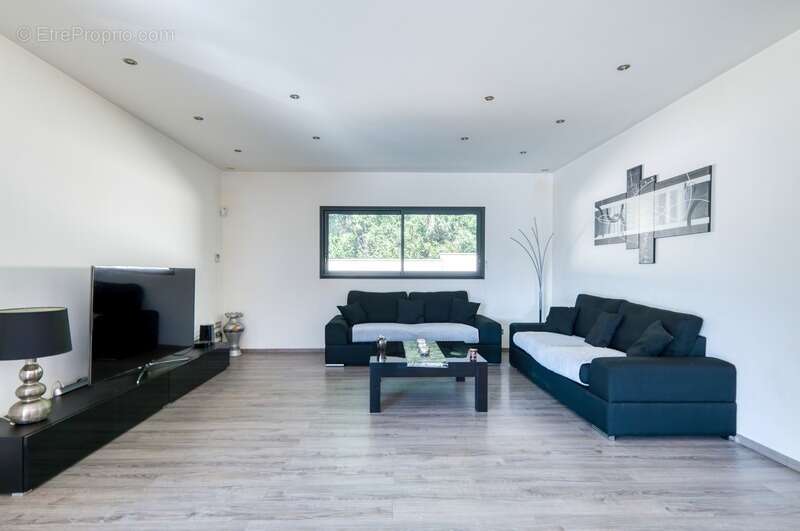 Maison à SAINT-JEAN-DE-THURIGNEUX