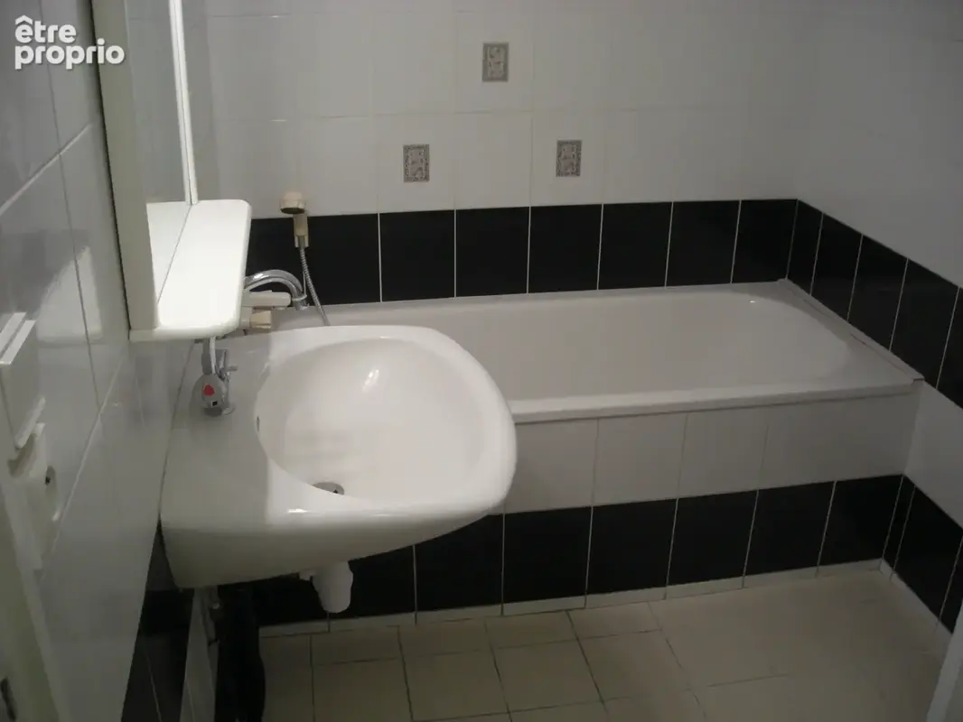 Studio de 27m2  idéalement situé au cœur de Royan   À deux pas de la plage et du marché - photo 4