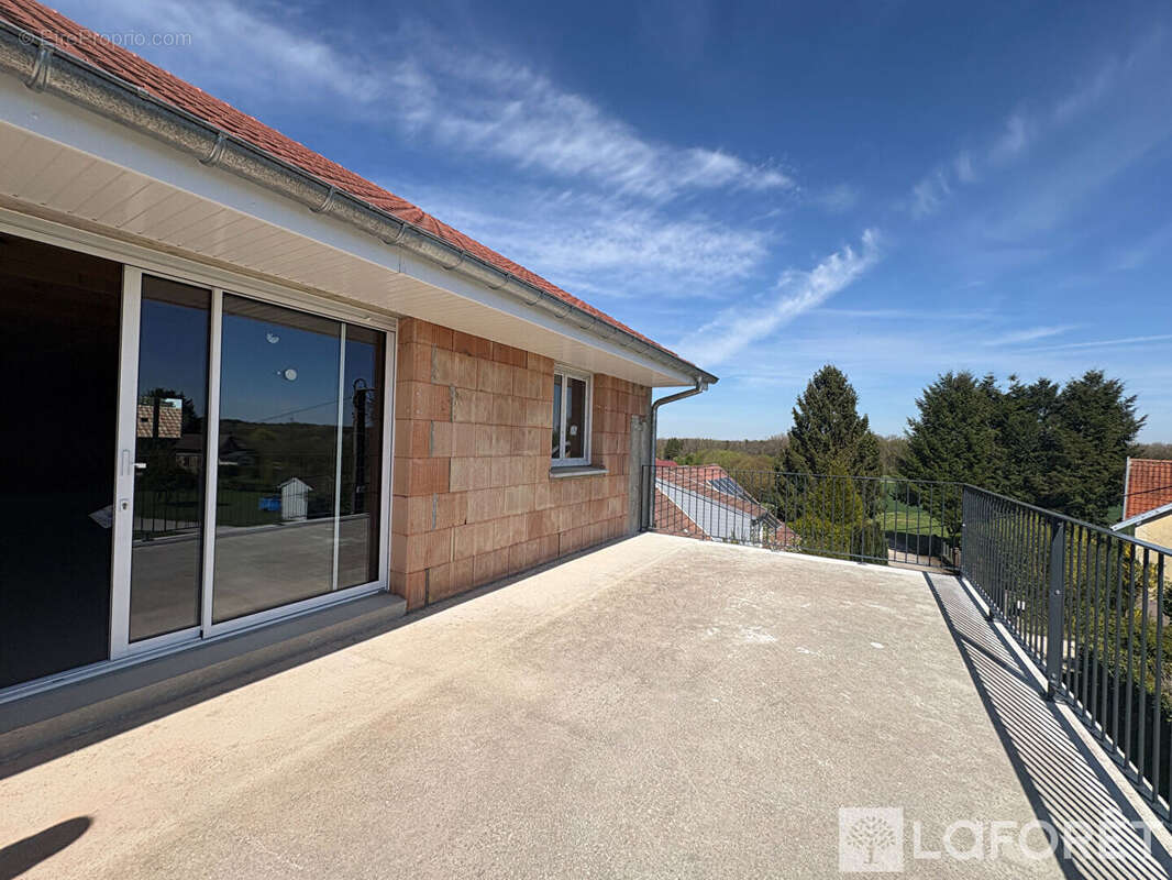 Appartement à MONTREUX-CHATEAU