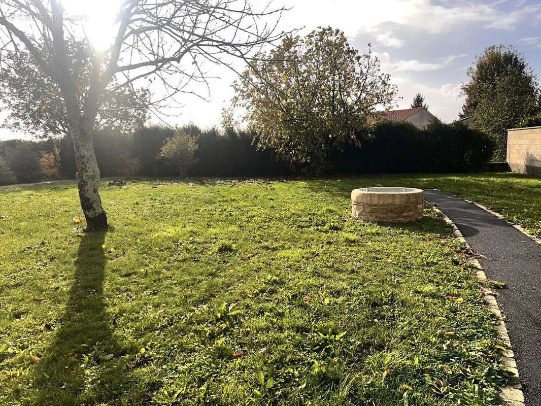 Maison à SAINTE-NEOMAYE