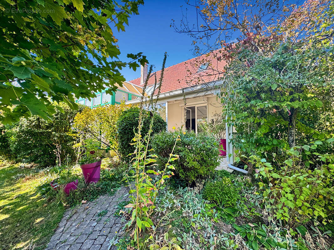 Maison à SAINT-PIERRE-DES-FLEURS