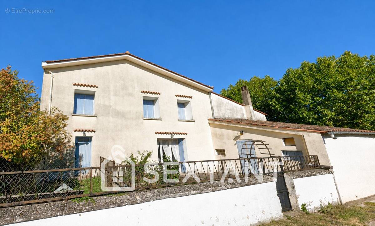 Maison à AMBERAC