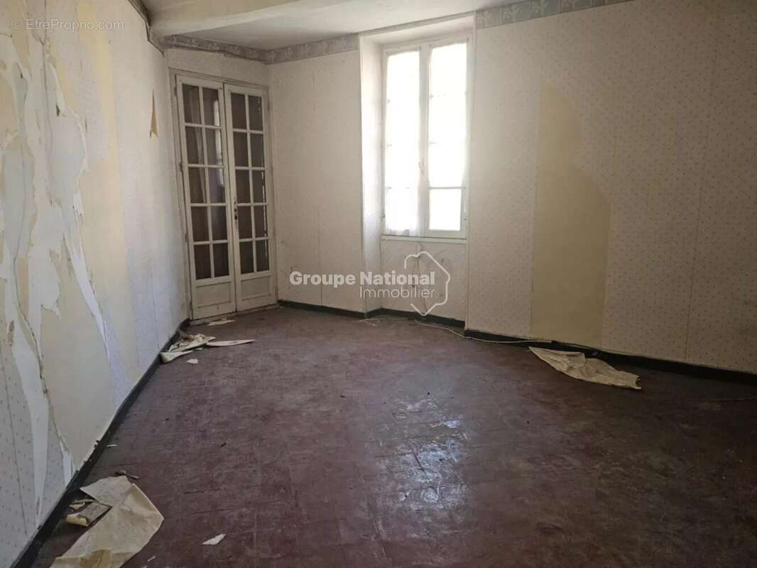 Appartement à PERNES-LES-FONTAINES