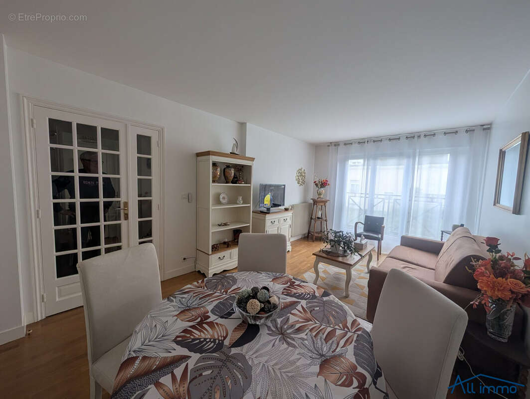 Appartement à SAINT-MAUR-DES-FOSSES
