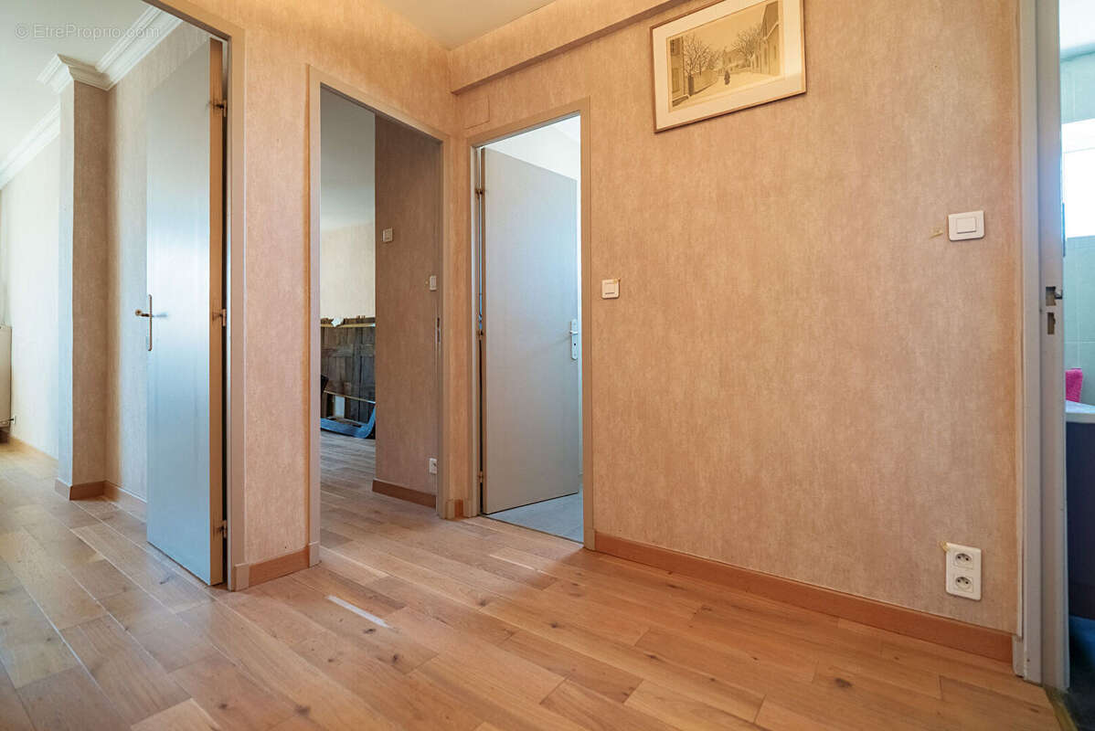 CARCASSONNE - DAVILLA Vaste Appartement T4 114m² (108m² Carrez) avec loggia, ascenseur, et place de parking couvert - photo 16