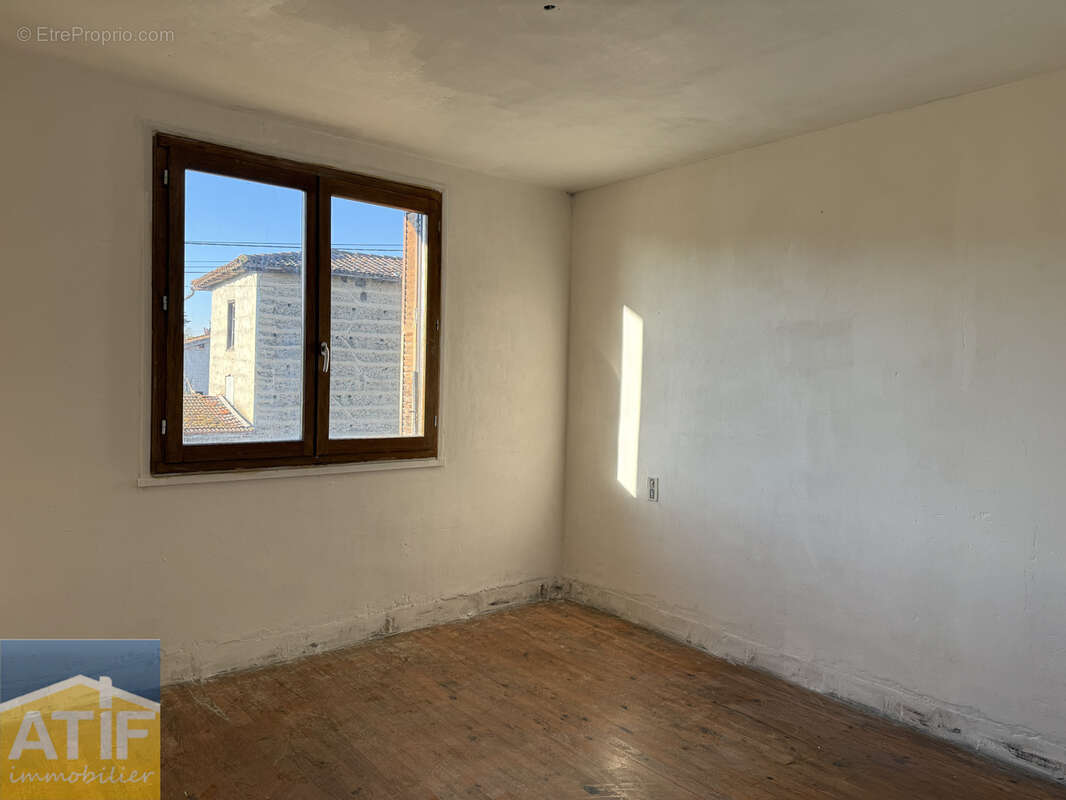 Maison à SAINT-MARTIN-LA-SAUVETE