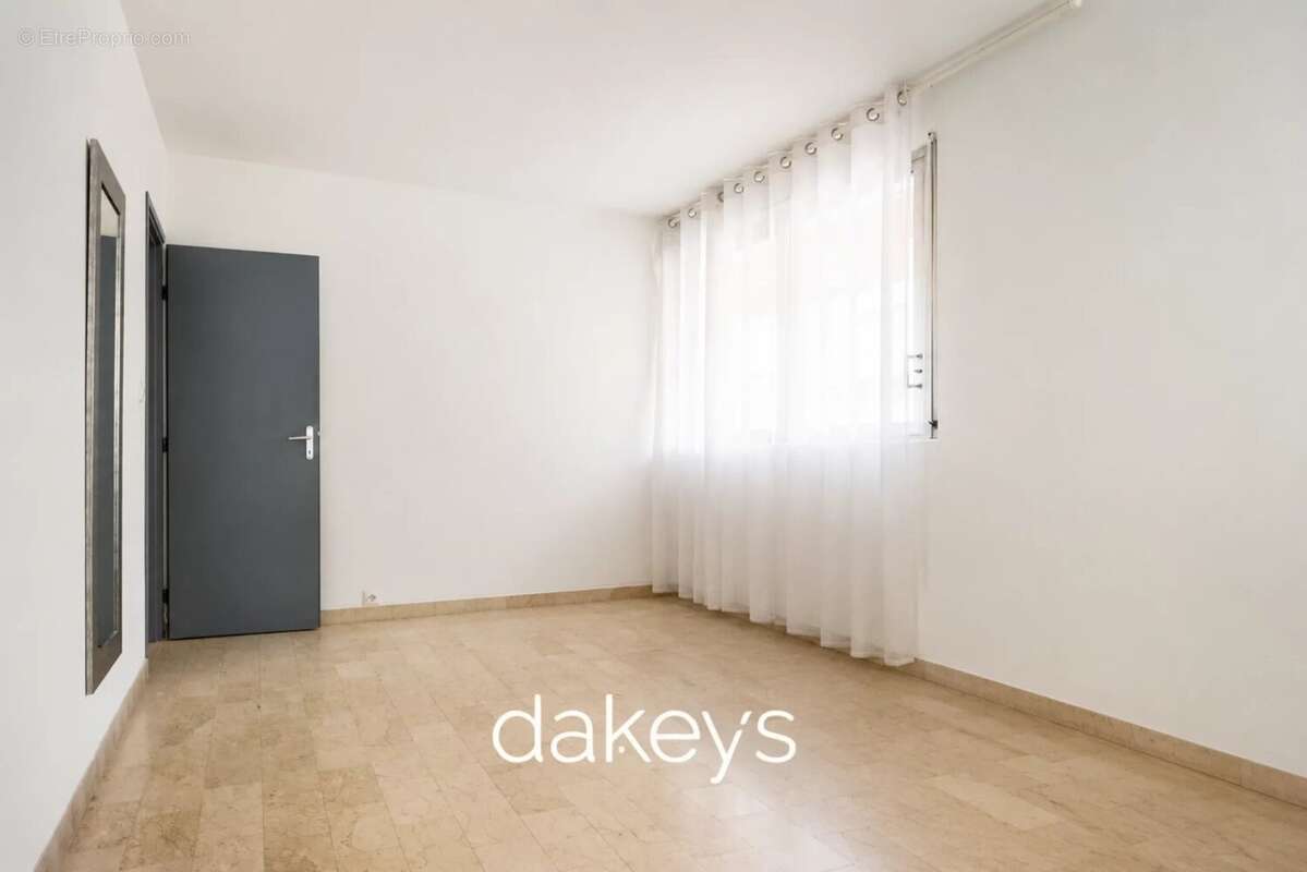 Appartement à MARSEILLE-7E