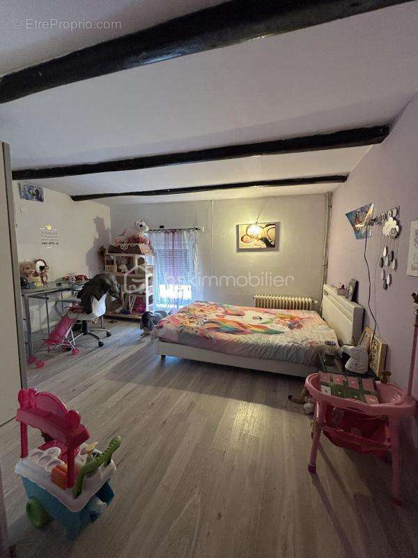 Maison à VIVIERS-SUR-CHIERS