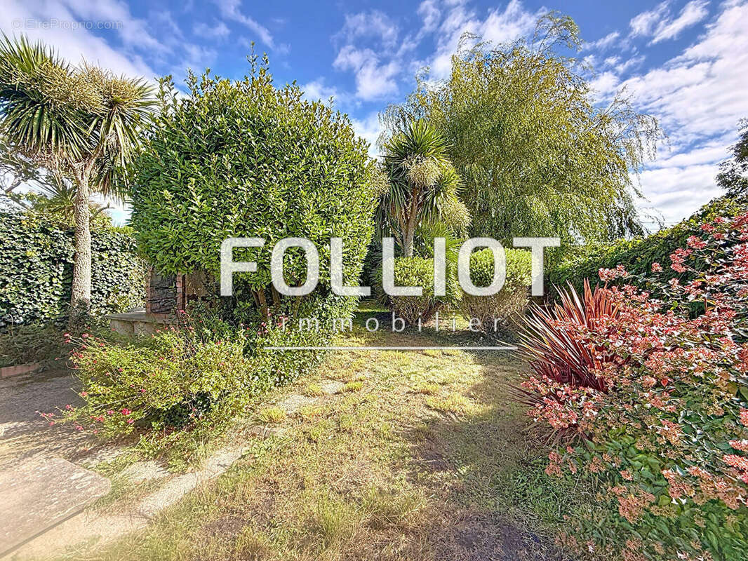 Maison à DONVILLE-LES-BAINS