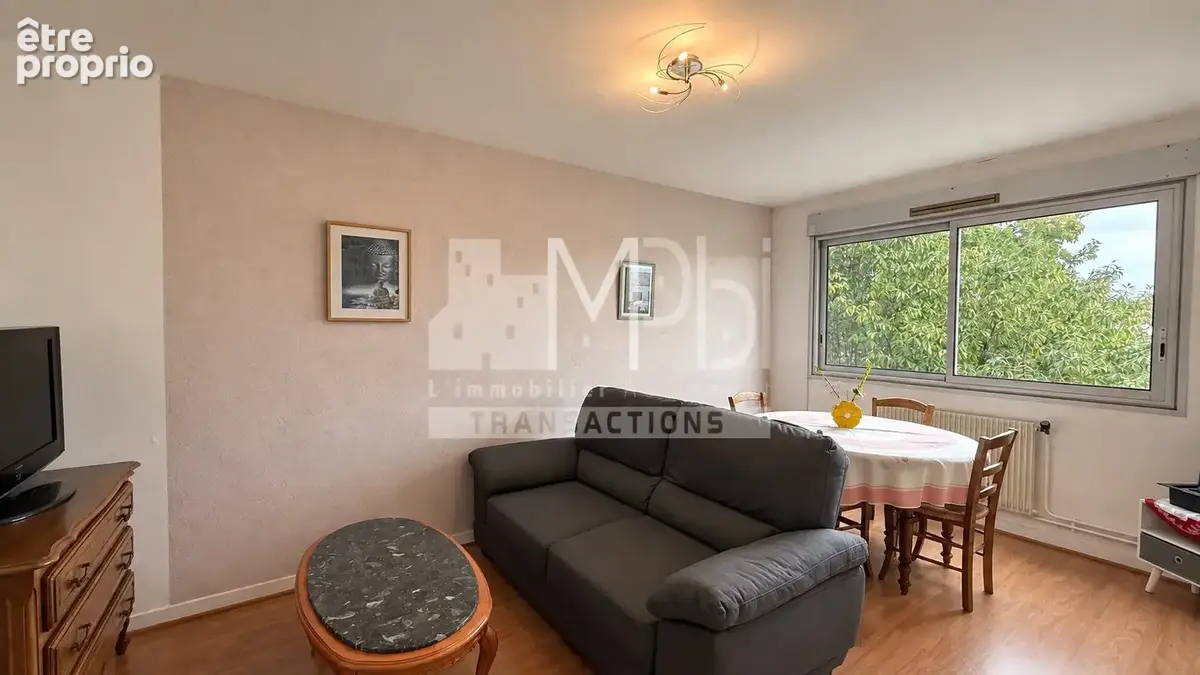 Appartement à PERONNAS