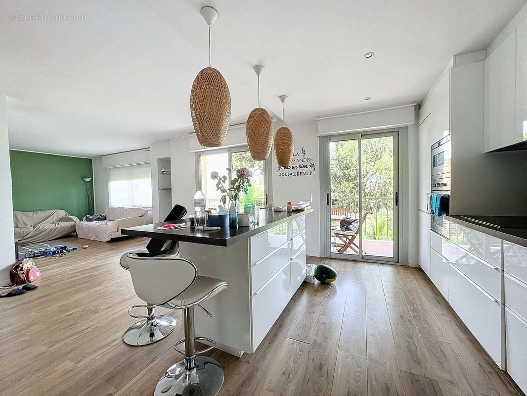 Appartement à SAINT-LAURENT-DU-VAR