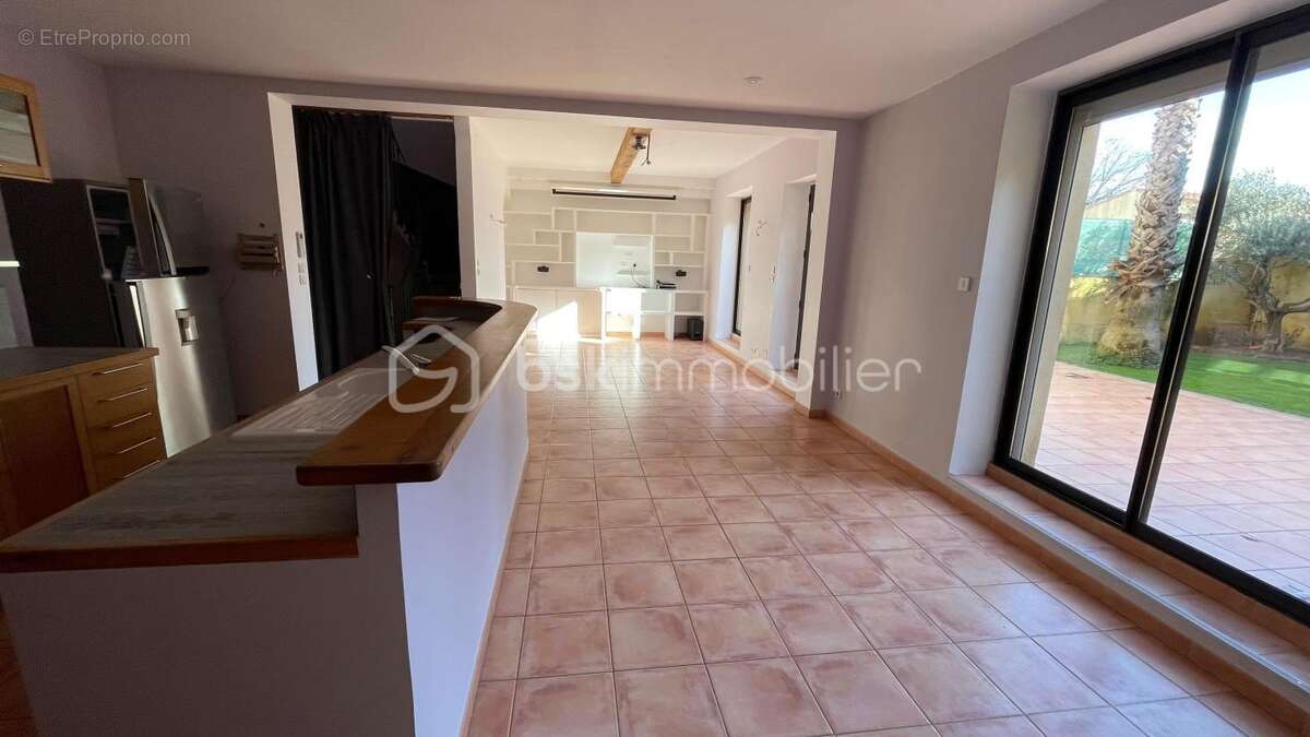 Belle narbonnaise lumineuse et genereuse , 4 chambres, garage et jardin - photo 7
