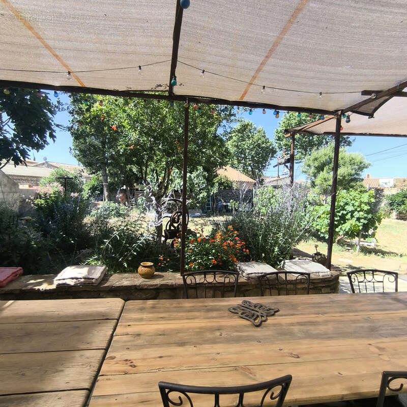 Maison  de charme en pierre avec jardin clos et parking privé - photo 21