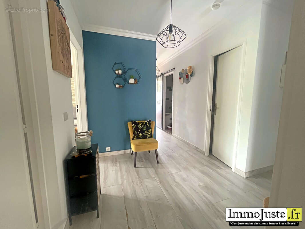 Appartement à MAGNY-LES-HAMEAUX