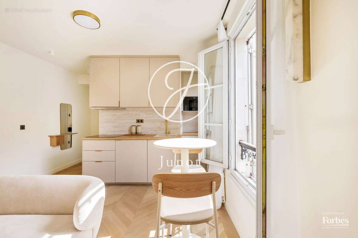 Appartement à PARIS-18E