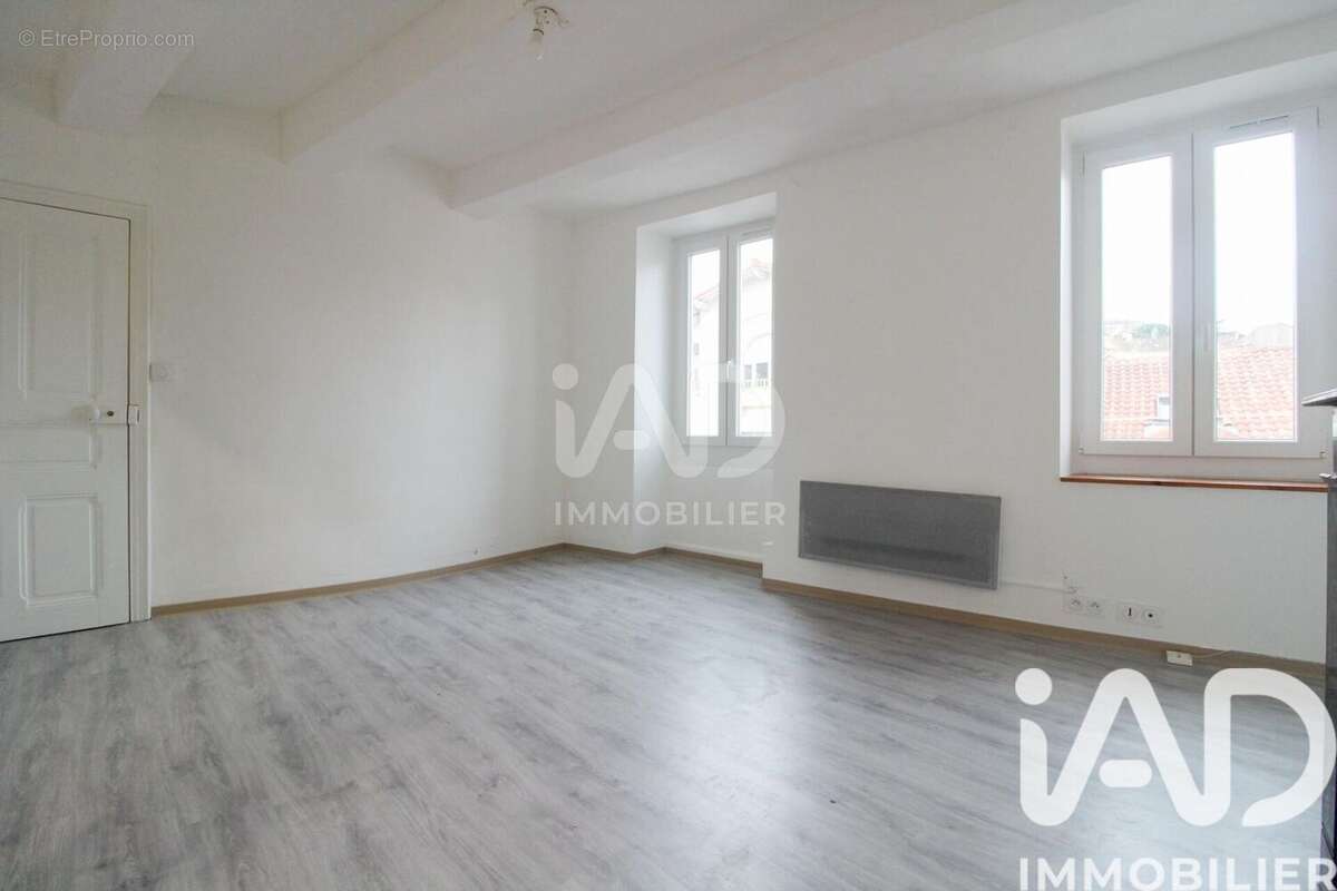 Appartement 40 m² à Saint-Affrique  - photo 6